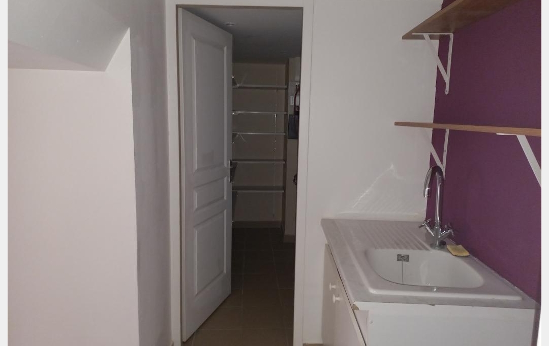 Annonces TASSIN : Local / Bureau | SAINT-PIERRE-LA-PALUD (69210) | 54 m2 | 555 &euro; 