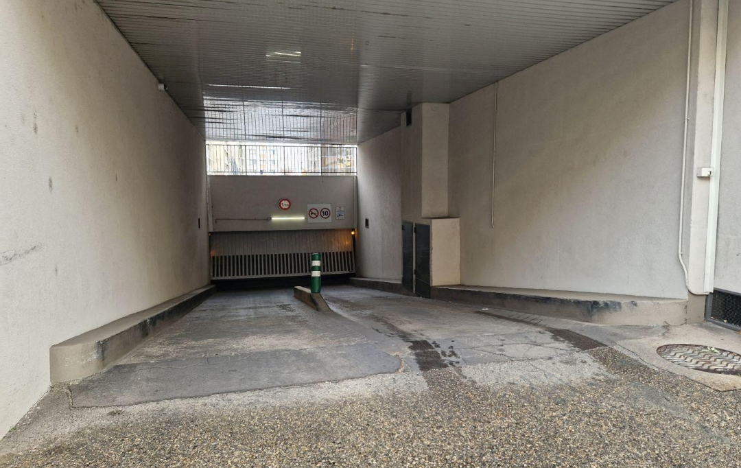 Annonces TASSIN : Garage / Parking | VILLEURBANNE (69100) | 13 m2 | 21 000 &euro; 