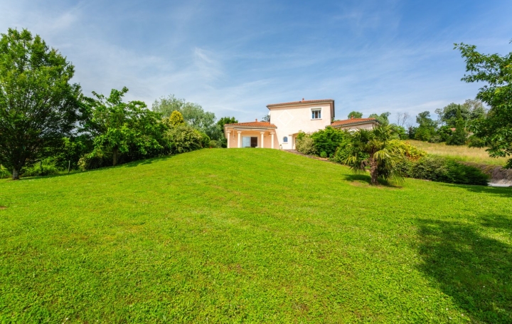 Maison   FLEURIEUX-SUR-L'ARBRESLE  134 m2 690 000 € 